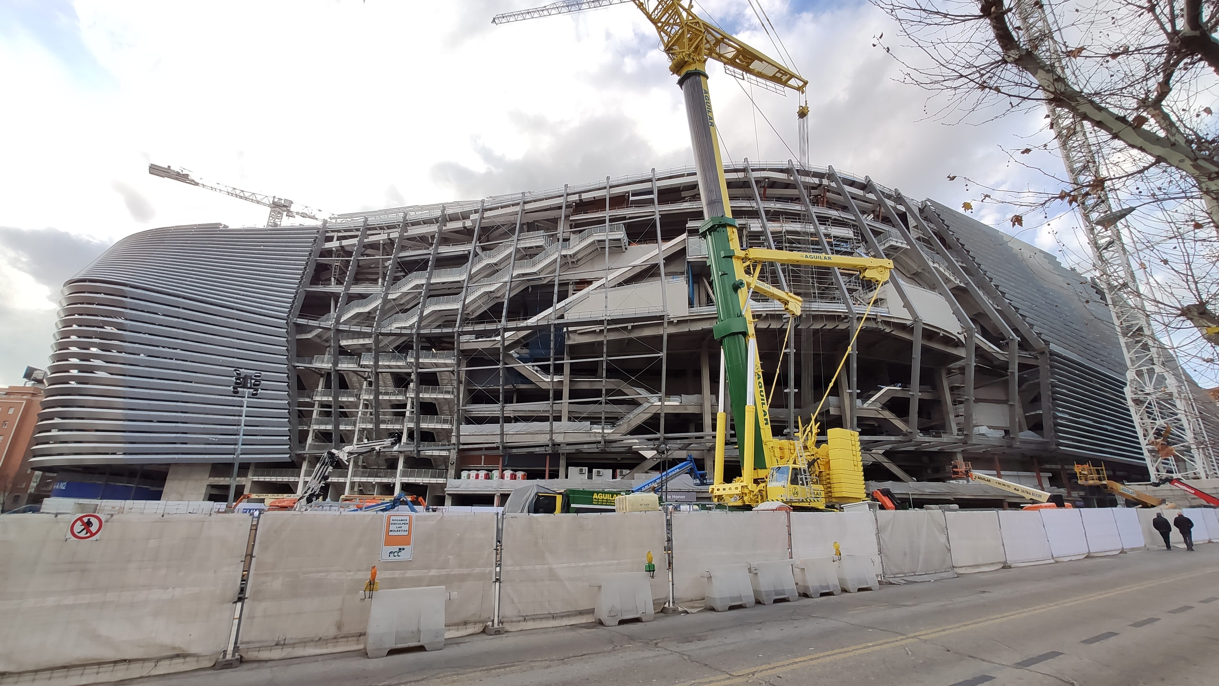 El Real Madrid abre brecha: 2-1 al Barça en un Clásico tenso y líder a 5 puntos