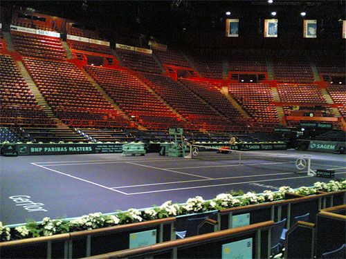 Vista de la pista del Paris Masters preparada para el inicio del torneo