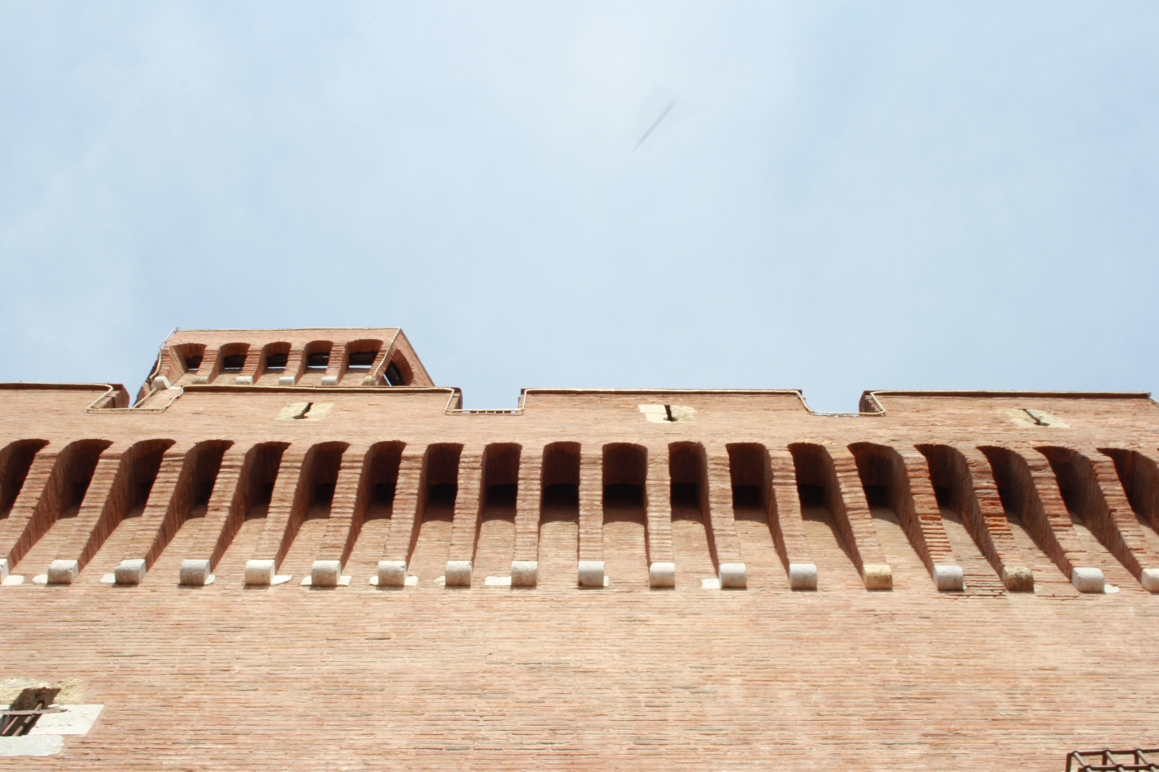 Fachada y almenas del Palais de Perpiñán, escenario del cónclave de Junts